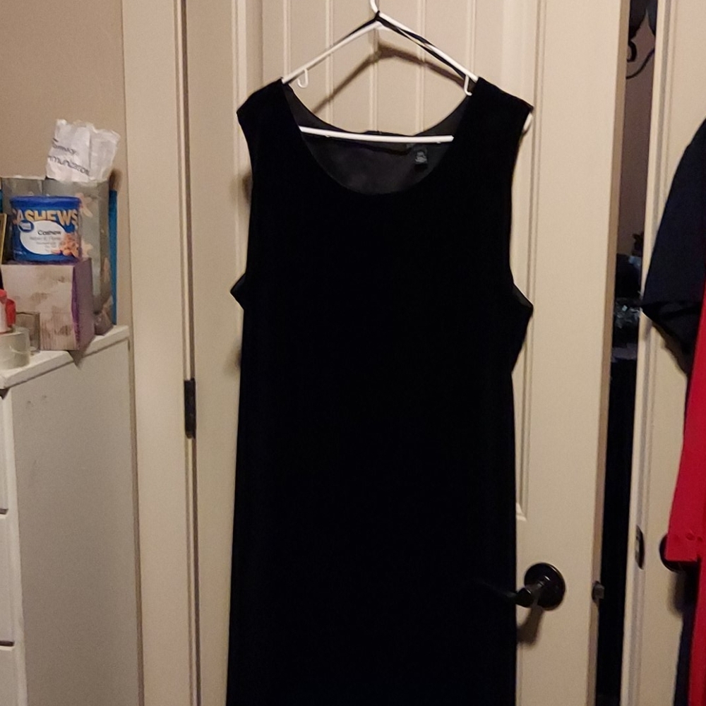 Sleeveless black super soft dress